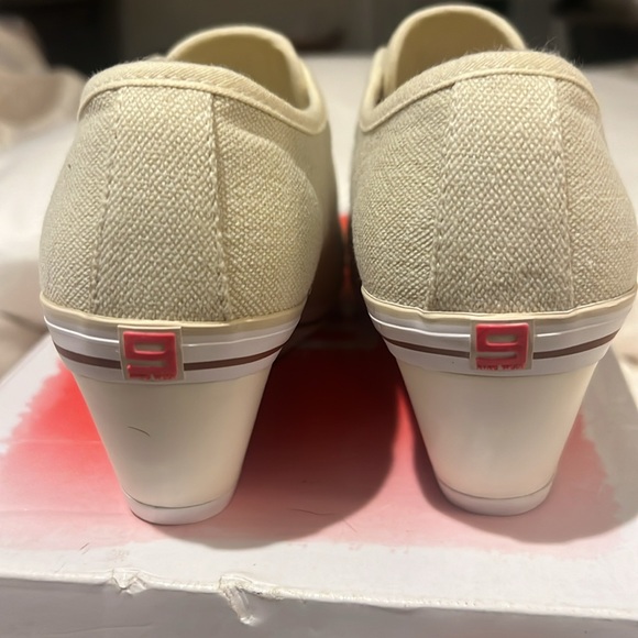 New never worn canvas slip on wedge sneaker - Picture 5 of 6